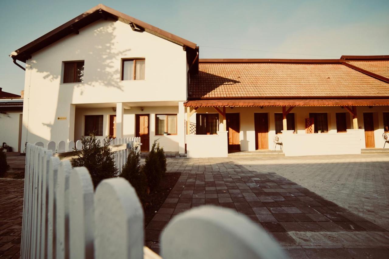 Pensiunea Rustic Hunedoara Esterno foto